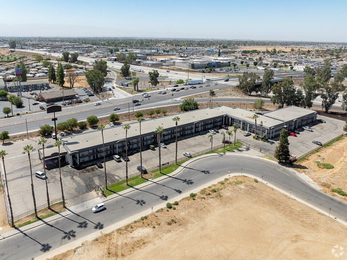 2700 White Ln, Bakersfield, CA 93304